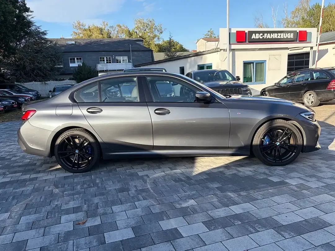 BMW 330 - Thumbnail 4