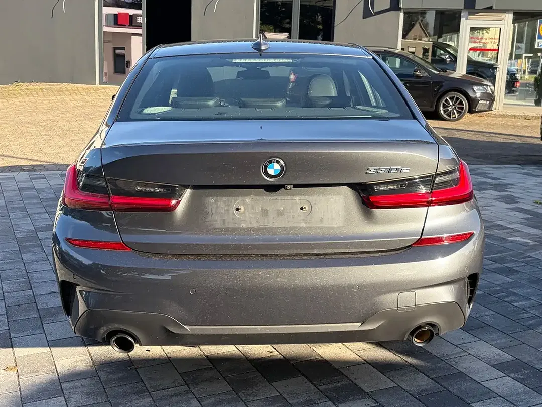 BMW 330 - Thumbnail 6