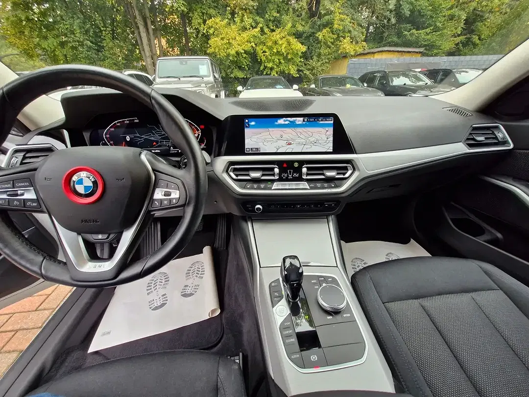 BMW 318 - Thumbnail 11