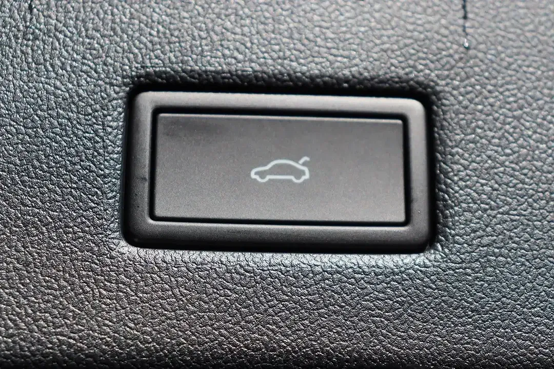 Ford Explorer - Thumbnail 10
