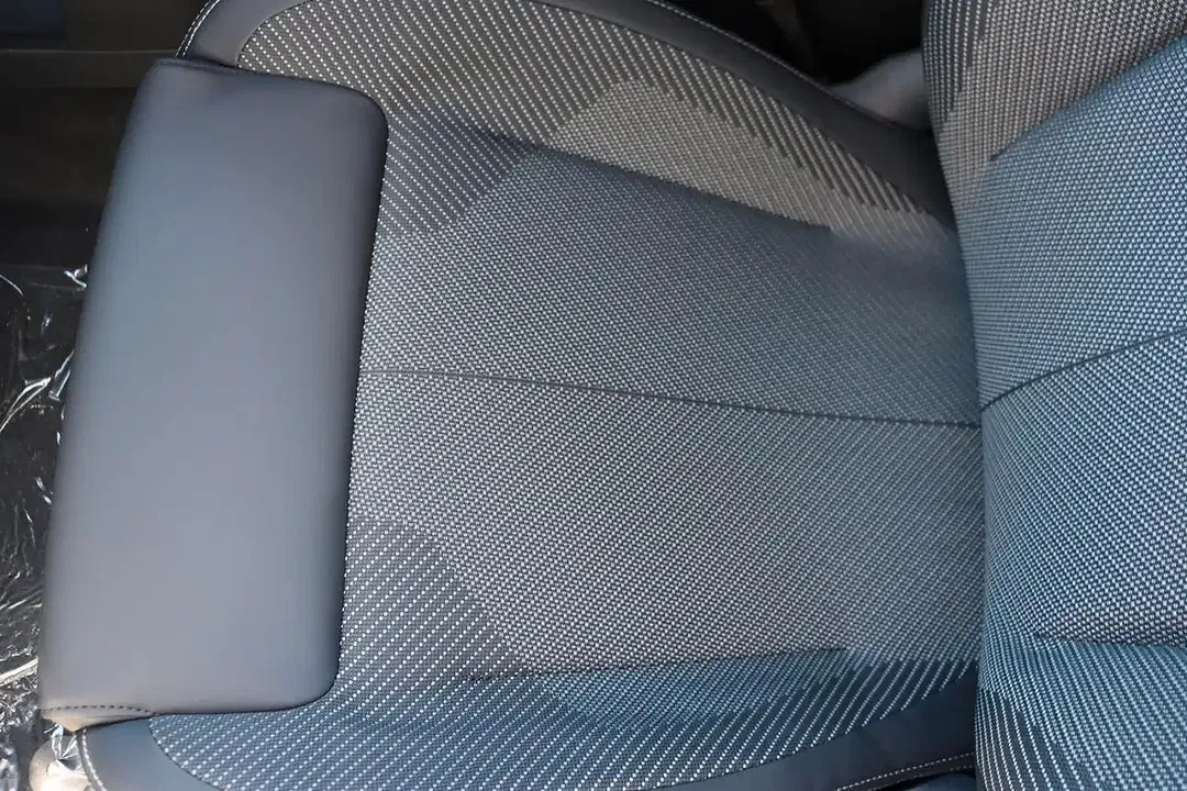 Ford Explorer - Thumbnail 13