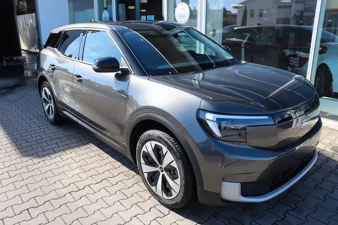 Ford Explorer - Thumbnail 2
