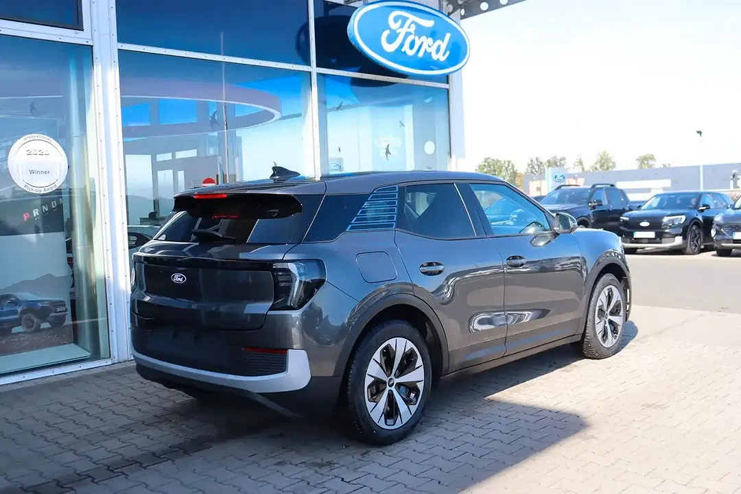 Ford Explorer - Thumbnail 7