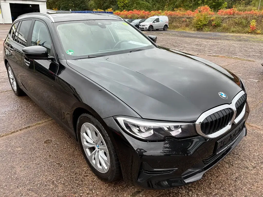 BMW 320 - Thumbnail 3