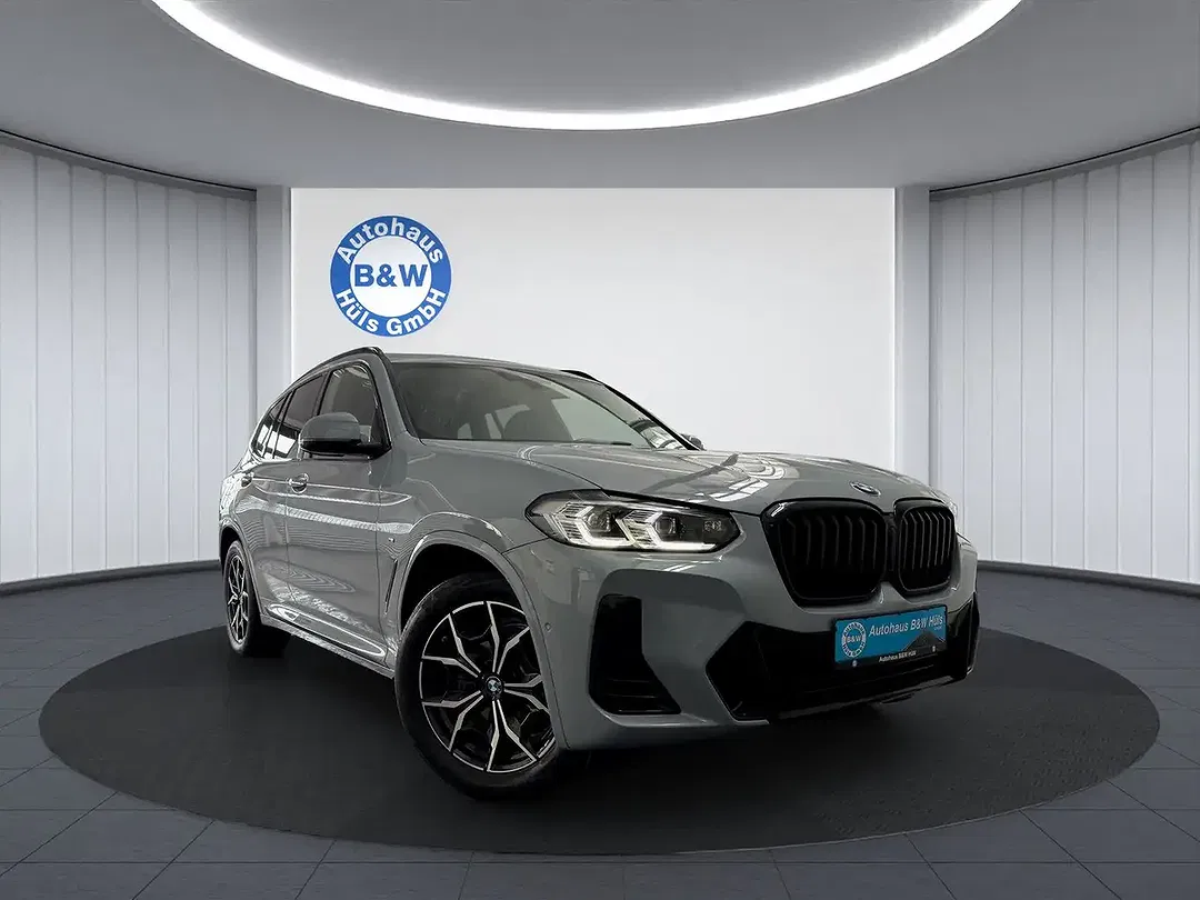 BMW X3 - Thumbnail 1