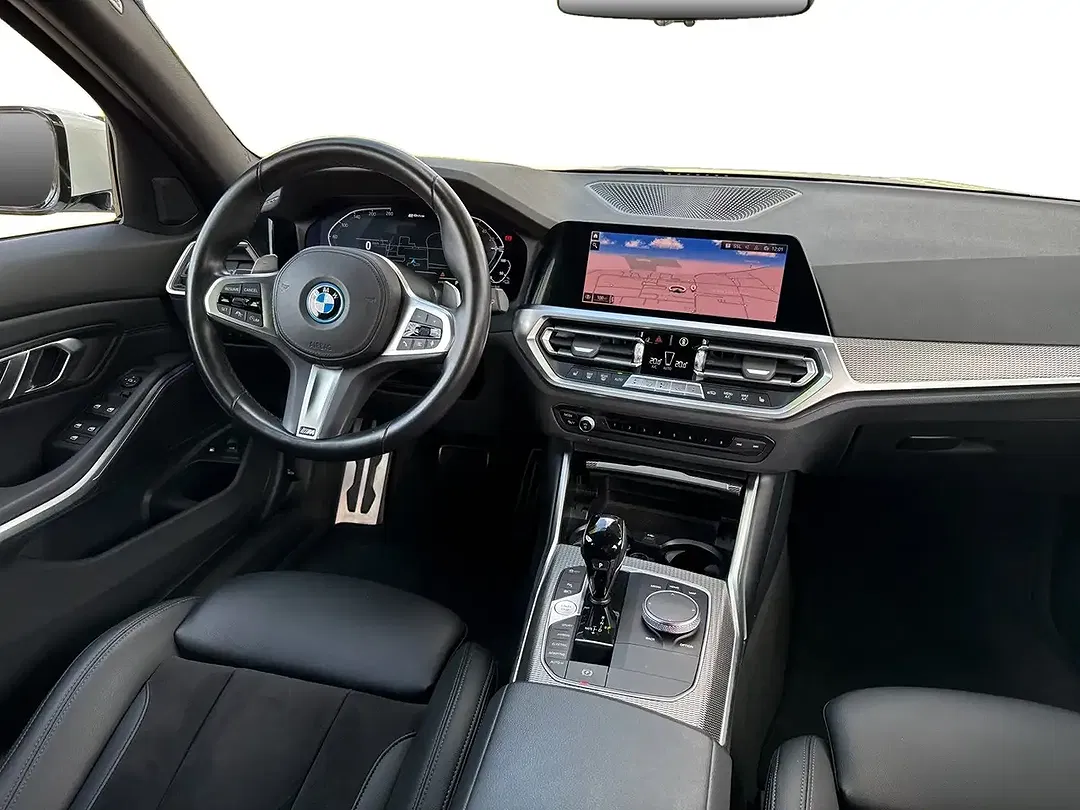 BMW 330 - Thumbnail 11