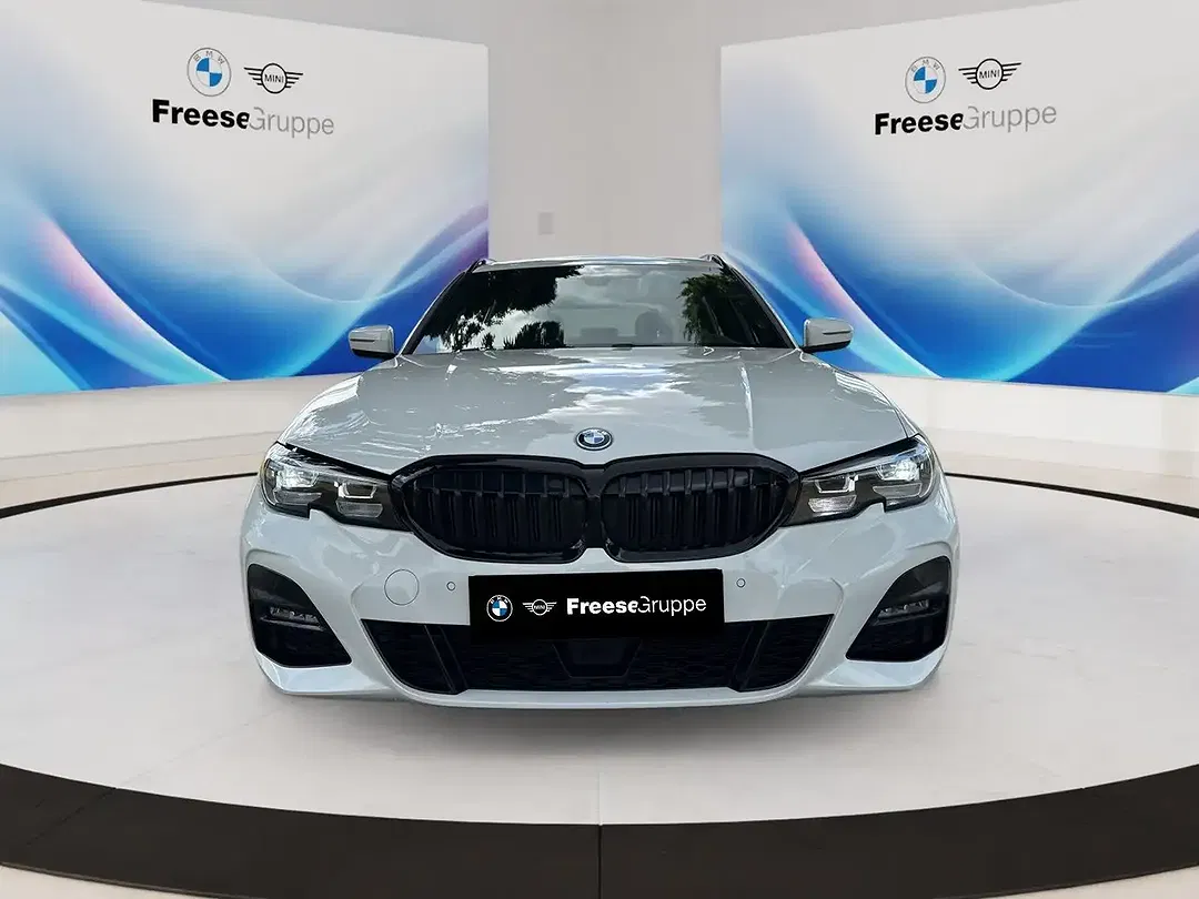 BMW 330 - Thumbnail 2