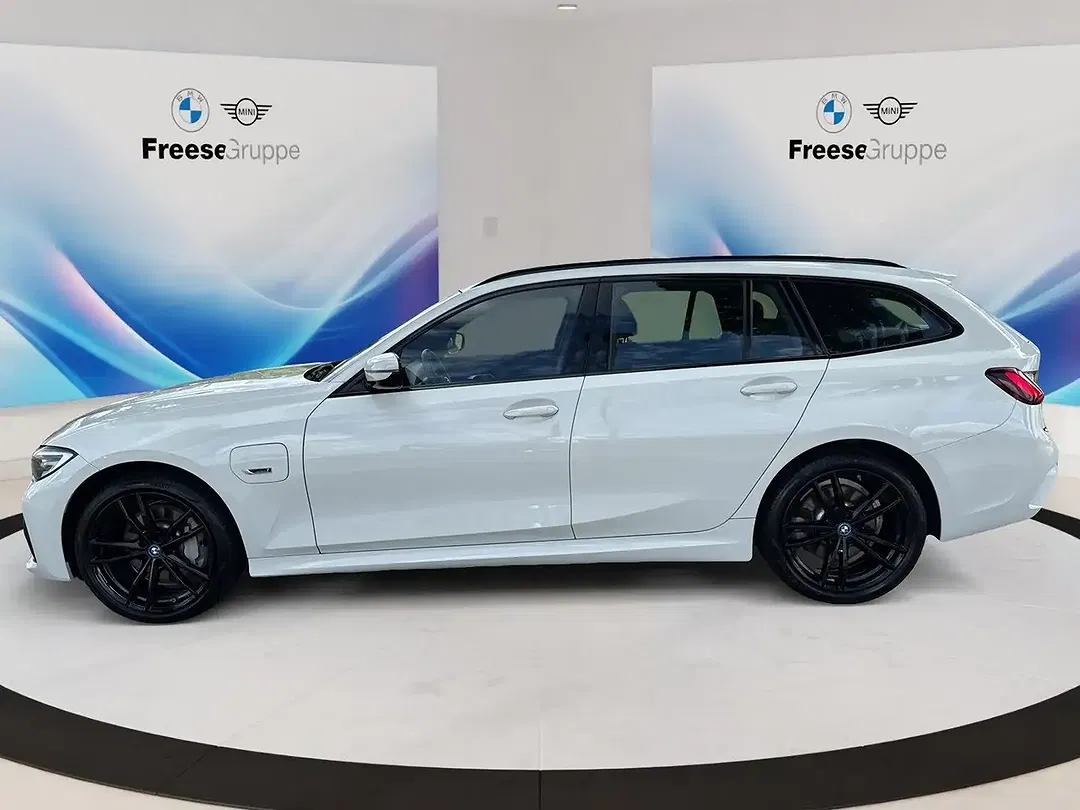 BMW 330 - Thumbnail 3