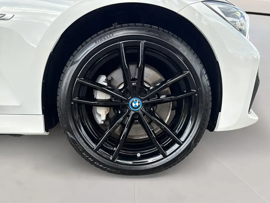 BMW 330 - Thumbnail 9
