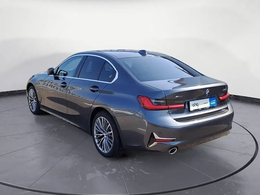 BMW 330 - Thumbnail 4