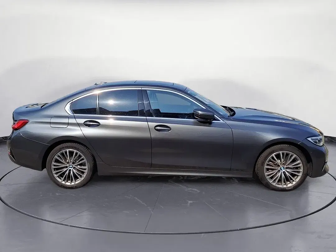 BMW 330 - Thumbnail 6