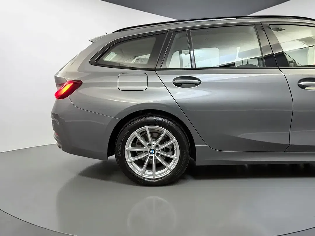 BMW 320 - Thumbnail 8