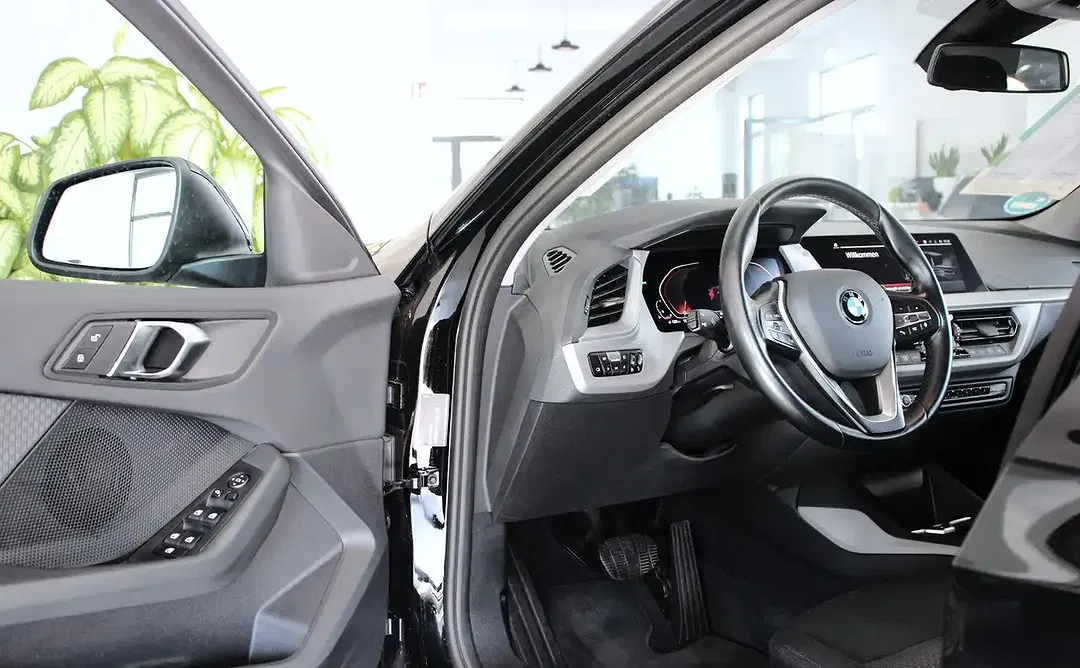 BMW 118 - Thumbnail 9