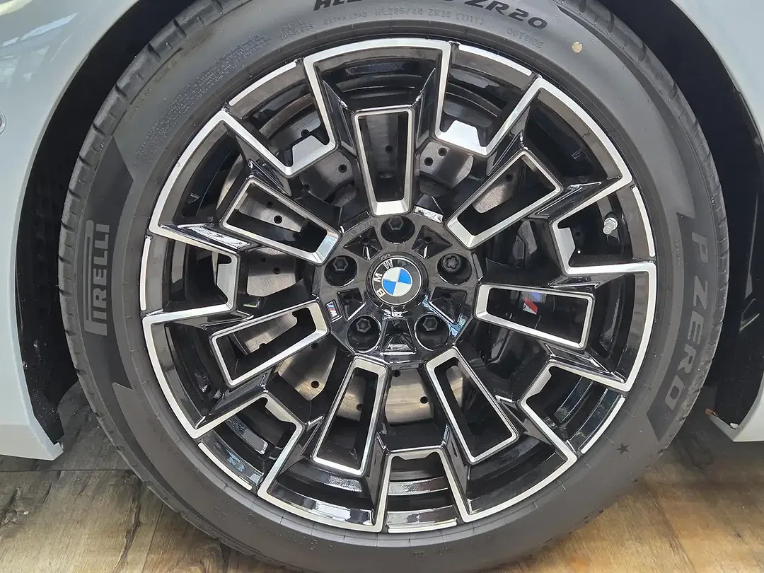 BMW M5 - Thumbnail 39