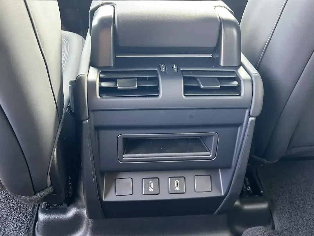 Land Rover Defender - Thumbnail 15