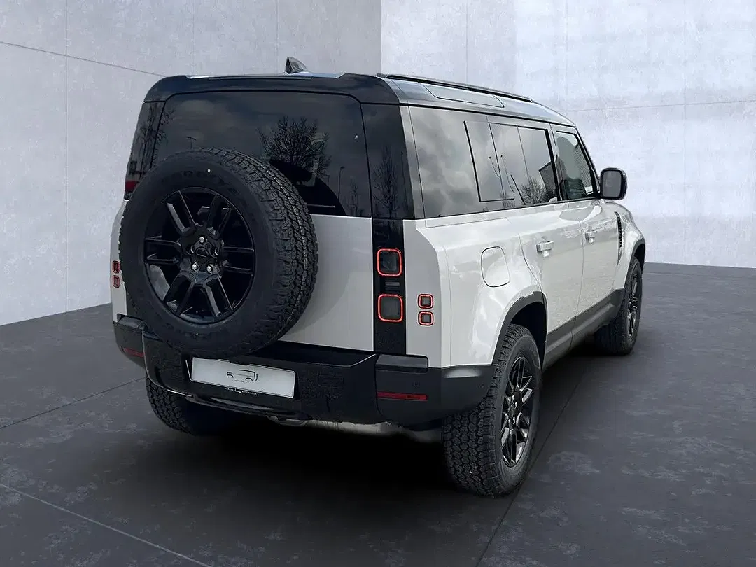 Land Rover Defender - Thumbnail 4