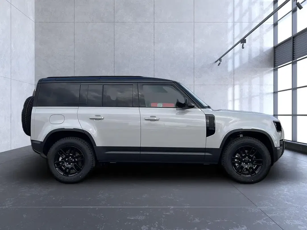 Land Rover Defender - Thumbnail 7
