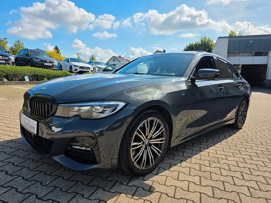 BMW 330 - Thumbnail 1
