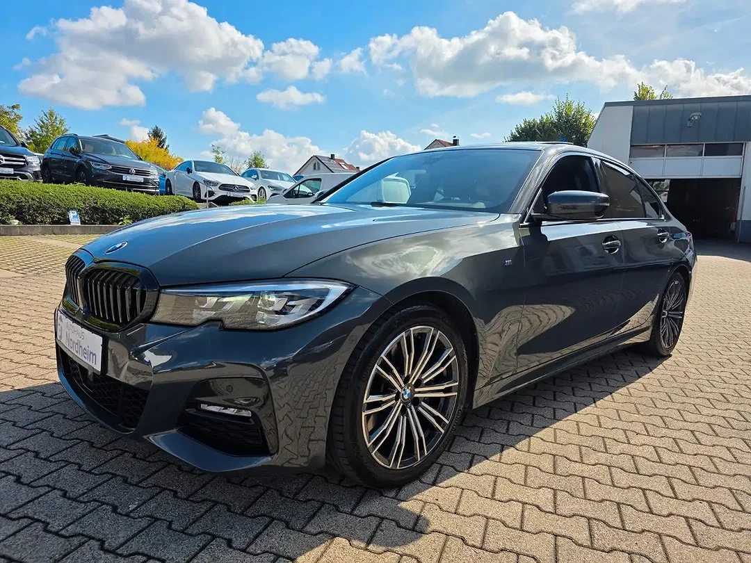 BMW 330 - Afbeelding 1