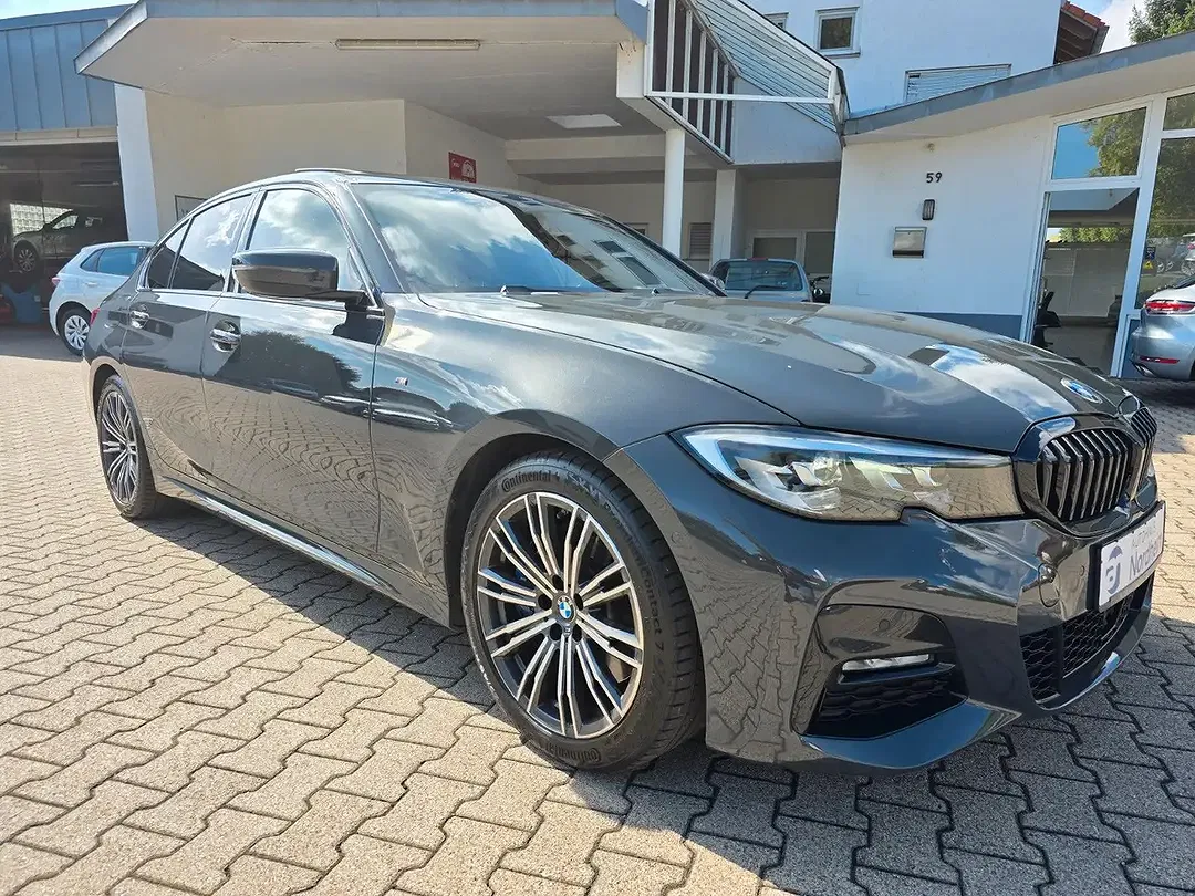 BMW 330 - Thumbnail 3