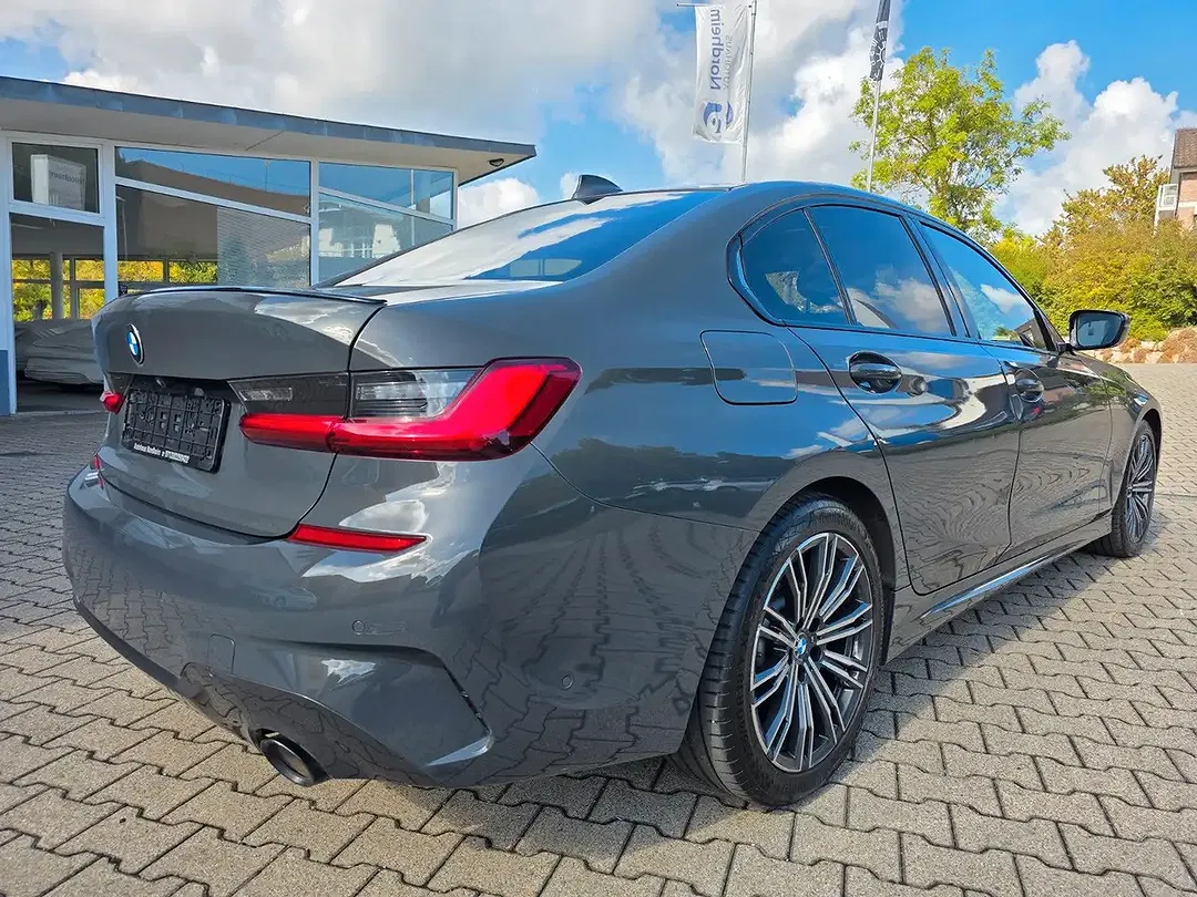 BMW 330 - Thumbnail 4
