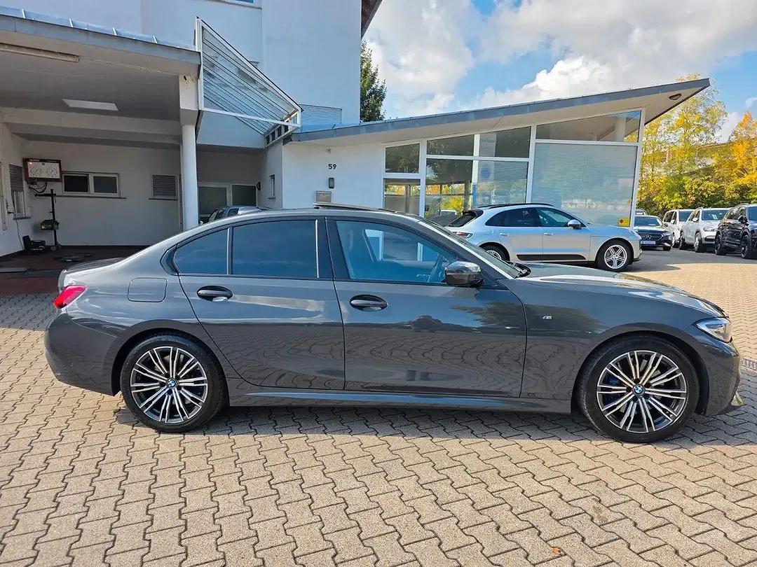 BMW 330 - Thumbnail 5