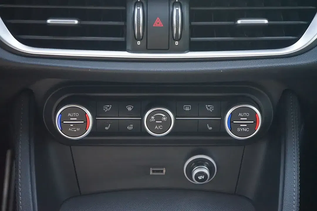Alfa Romeo Stelvio - Thumbnail 12