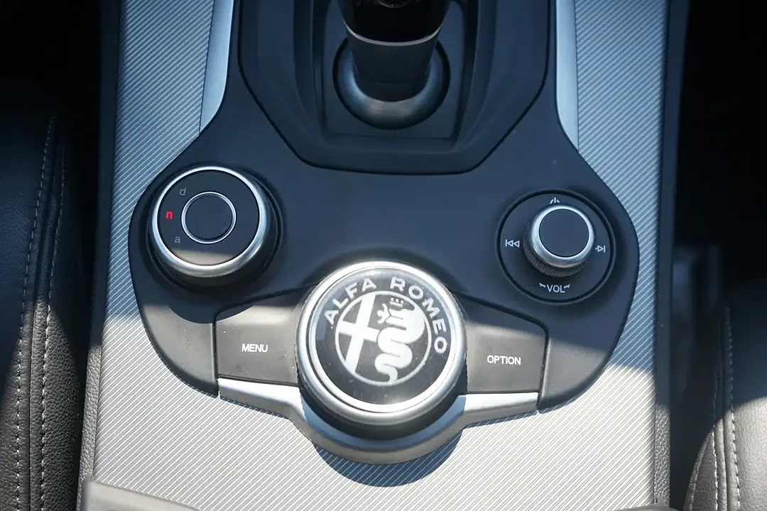 Alfa Romeo Stelvio - Thumbnail 14