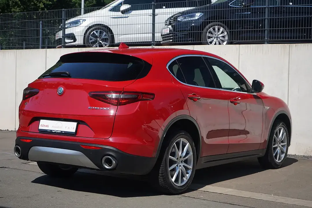 Alfa Romeo Stelvio - Thumbnail 5