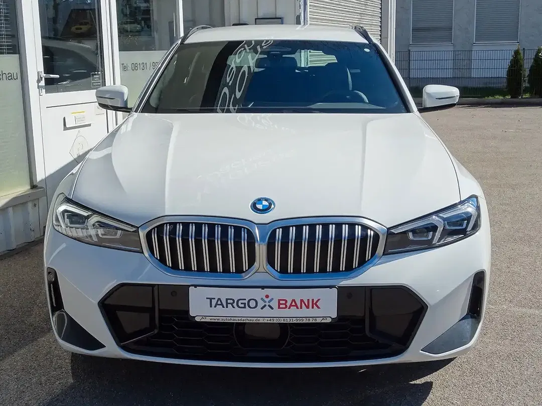 BMW 320 - Thumbnail 2