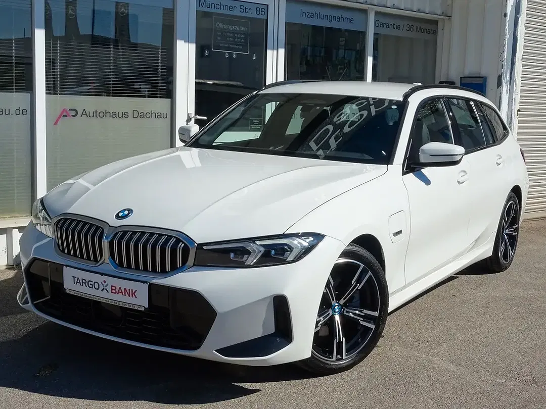 BMW 320 - Thumbnail 3