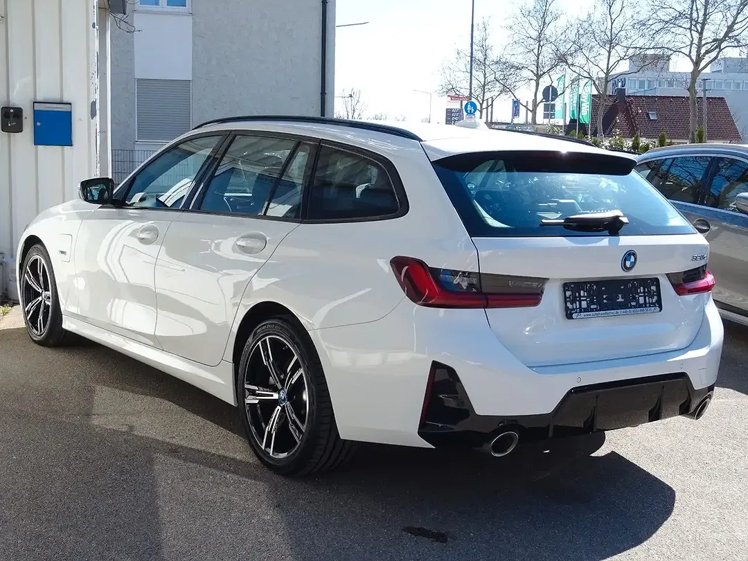 BMW 320 - Thumbnail 4