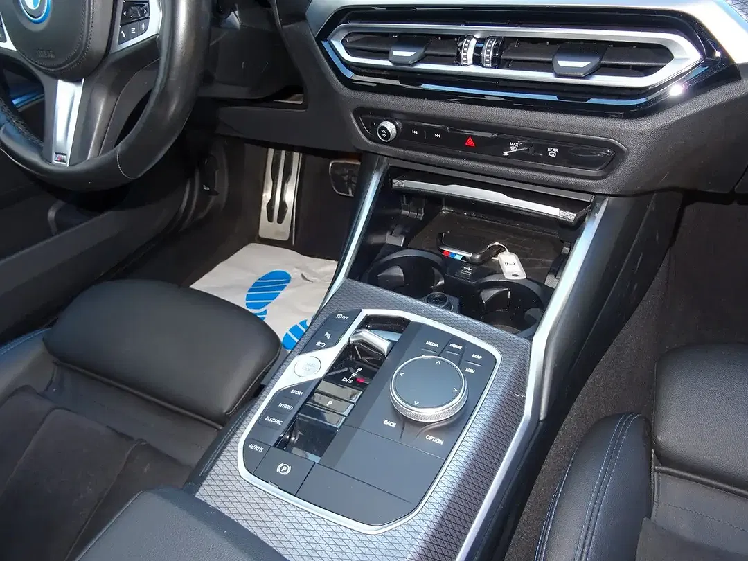 BMW 320 - Thumbnail 8