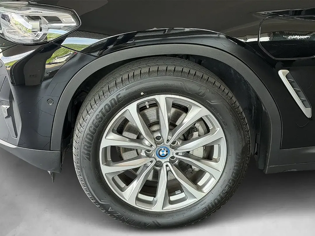 BMW X3 - Thumbnail 2