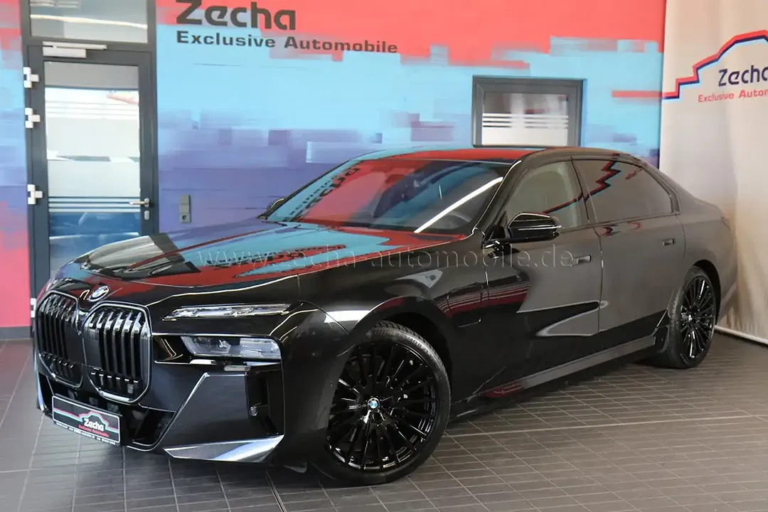 BMW 750 - Thumbnail 1