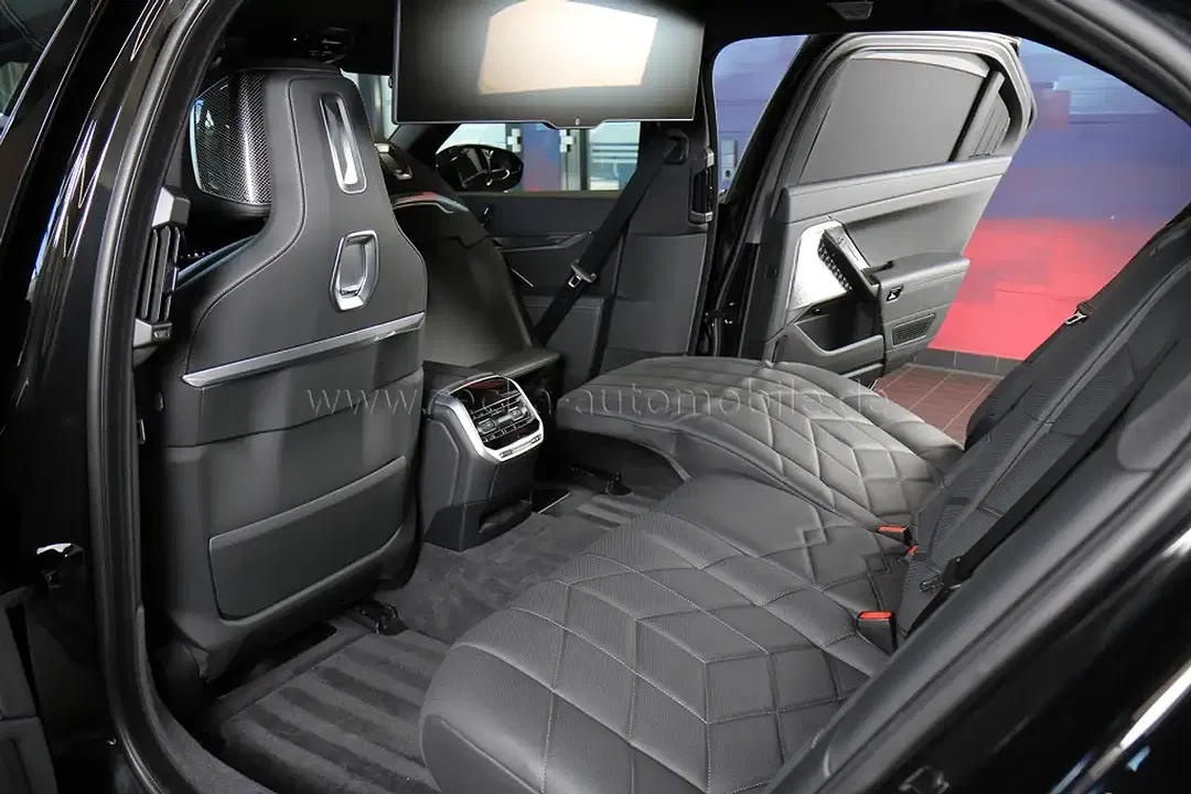 BMW 750 - Thumbnail 24