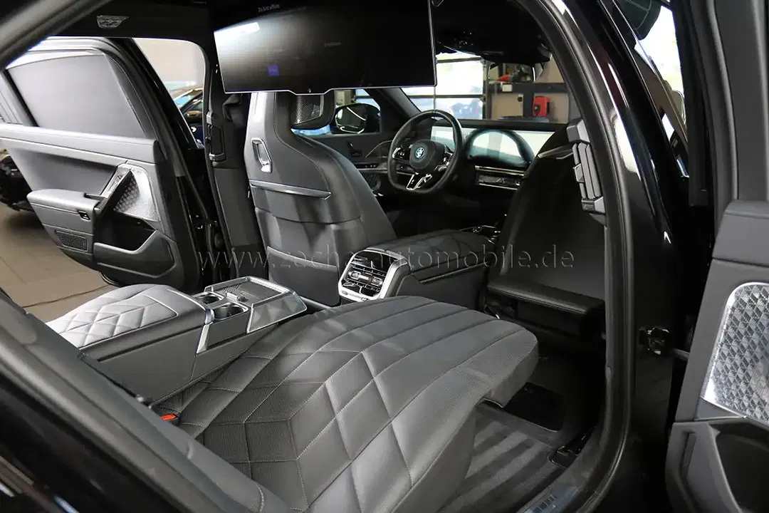 BMW 750 - Thumbnail 26