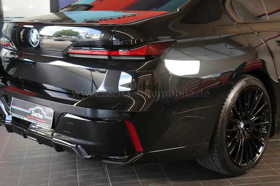 BMW 750 - Thumbnail 32