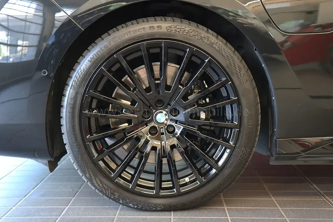 BMW 750 - Thumbnail 33