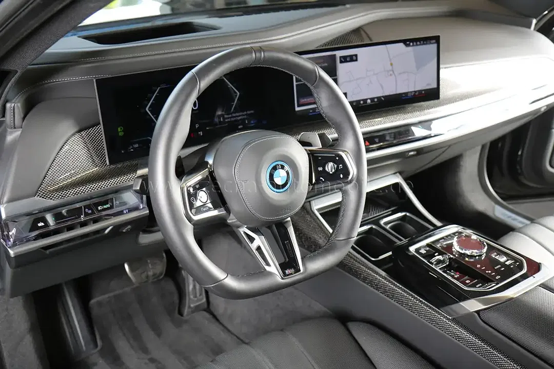 BMW 750 - Thumbnail 6