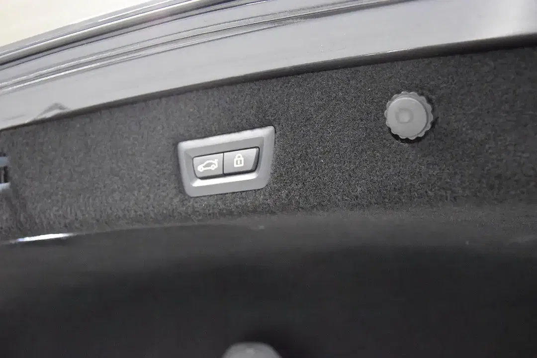 BMW 750 - Thumbnail 11
