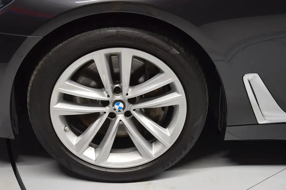 BMW 750 - Thumbnail 14