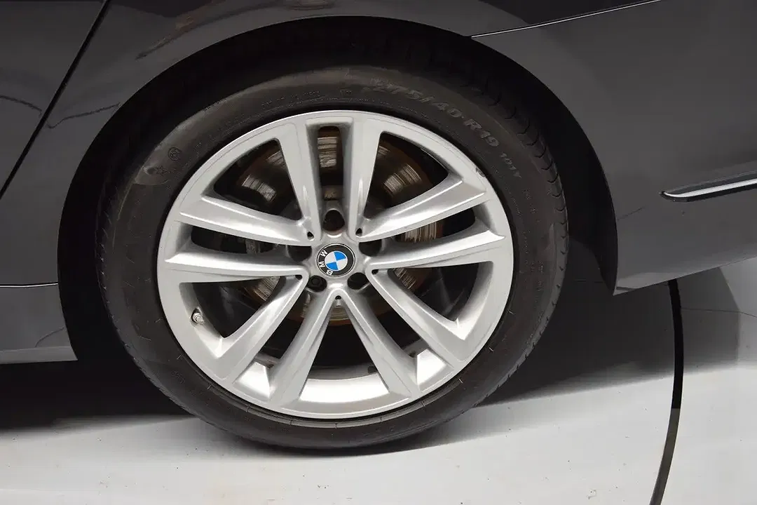 BMW 750 - Thumbnail 15