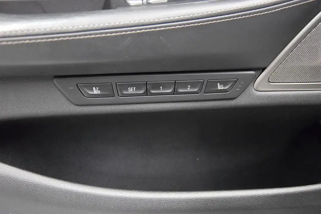 BMW 750 - Thumbnail 19