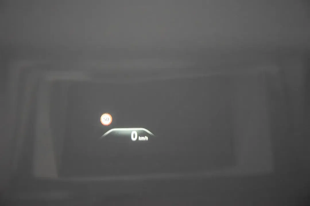 BMW 750 - Thumbnail 21
