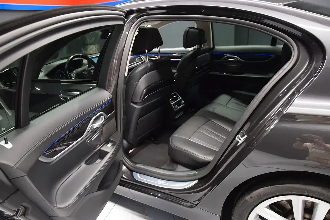 BMW 750 - Thumbnail 25