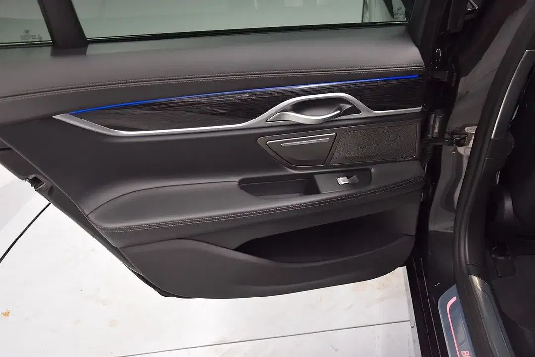 BMW 750 - Thumbnail 26