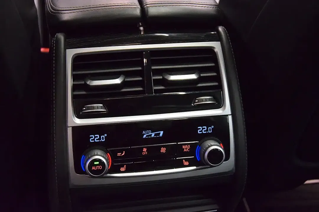 BMW 750 - Thumbnail 27