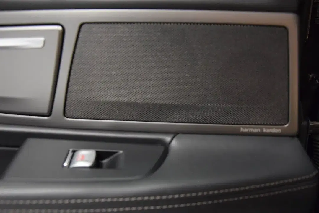 BMW 750 - Thumbnail 28
