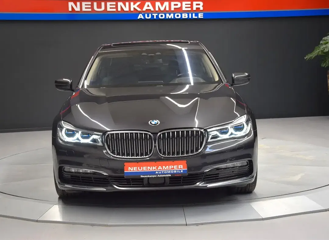 BMW 750 - Thumbnail 3